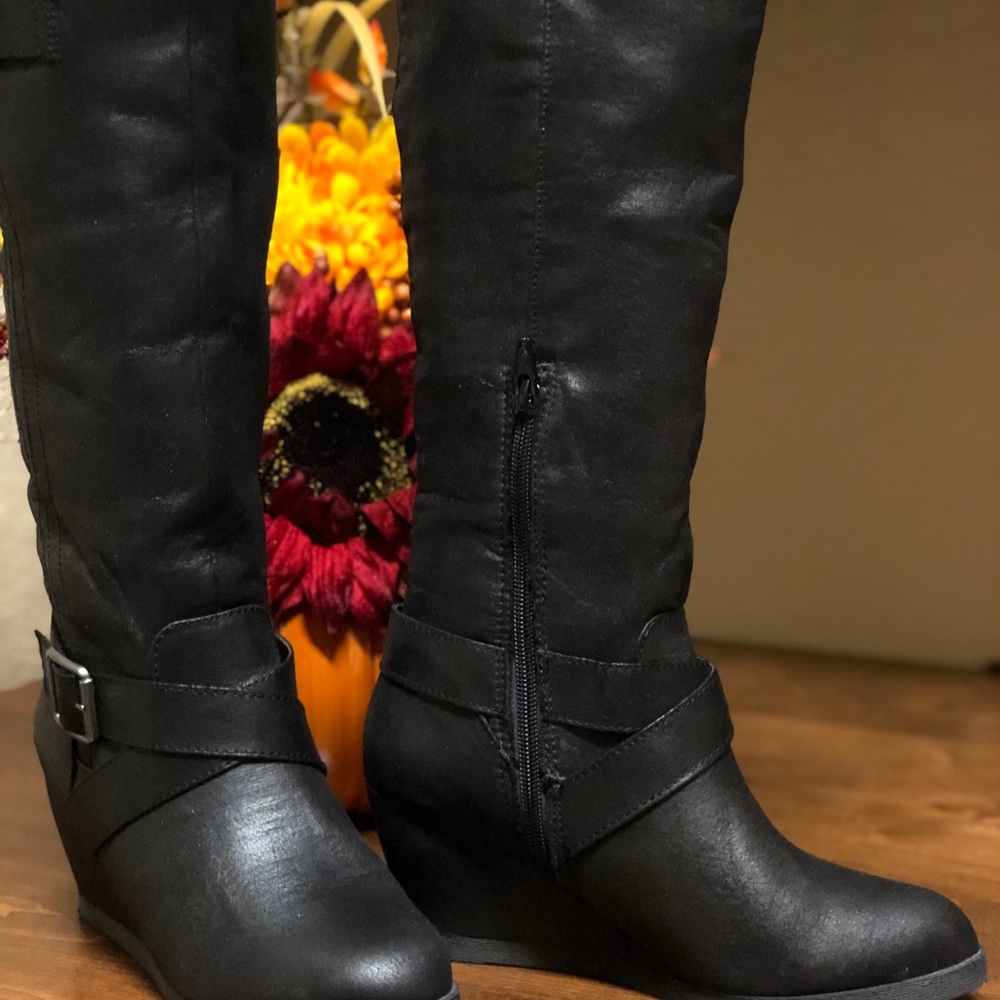 Shoes - Picture 6 of 8